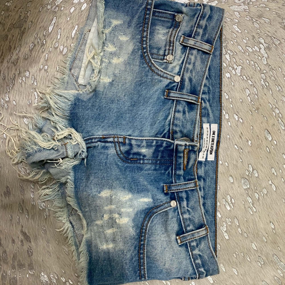 One teaspoon shorts.